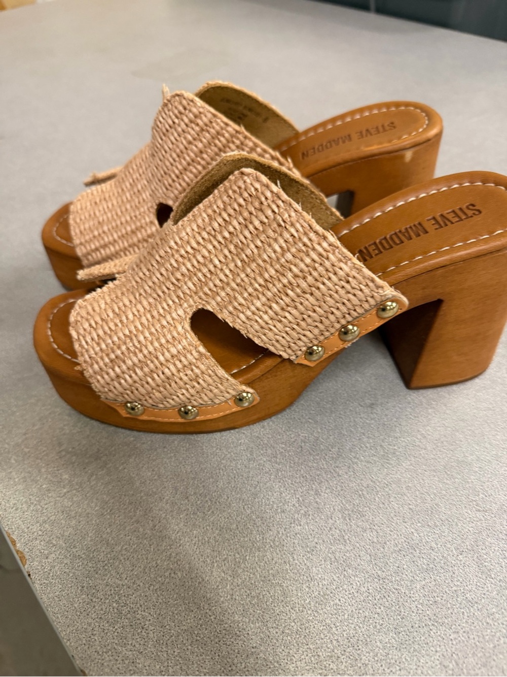 Steve Madden Woven Tan Slide Mules - Picture 2 of 6